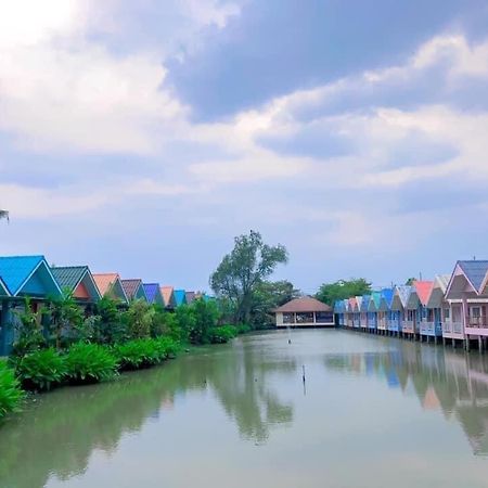 Baan Chay Namm Resort Bangkok Exteriör bild