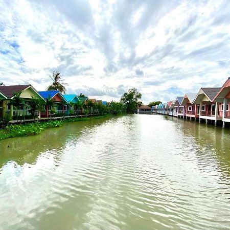 Baan Chay Namm Resort Bangkok Exteriör bild